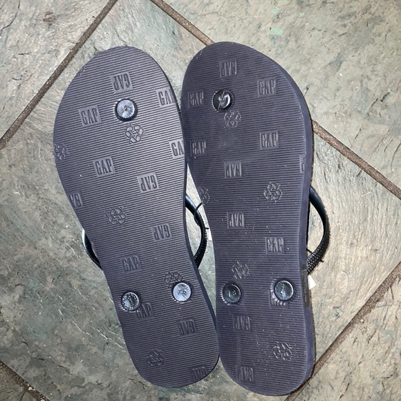 NWT Gap Womens LOGO Flip Flops SIZE 7 - Picture 2 of 6